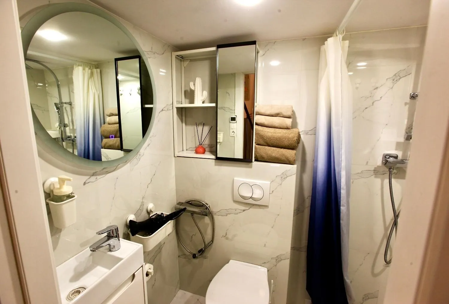 Goldcentral Apartment Gozsdu Studio Budapest Hungary
